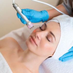 Limpieza facial profunda con Hydrafacial.