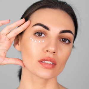 Tratamiento del contorno de los ojos.